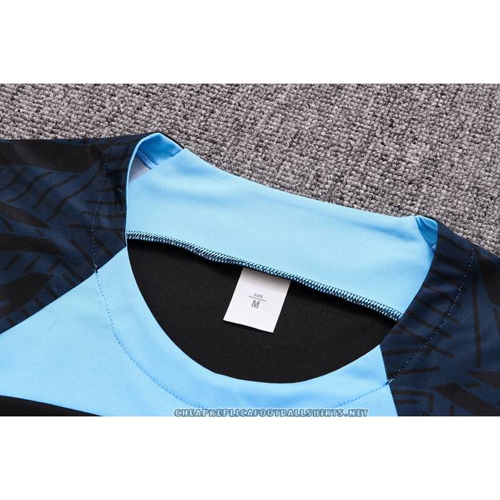 Tracksuit
 Inter Milan 2022-2023 Short Sleeve
 Black
 - Shorts
